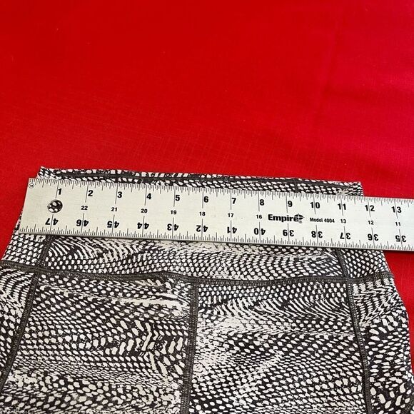 Lululemon Movement Crop Everlux Pants Vapor Gray Leggings Size 6 - Picture 3 of 9